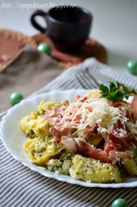 Tortellini cu prosciutto crudo si brocolli