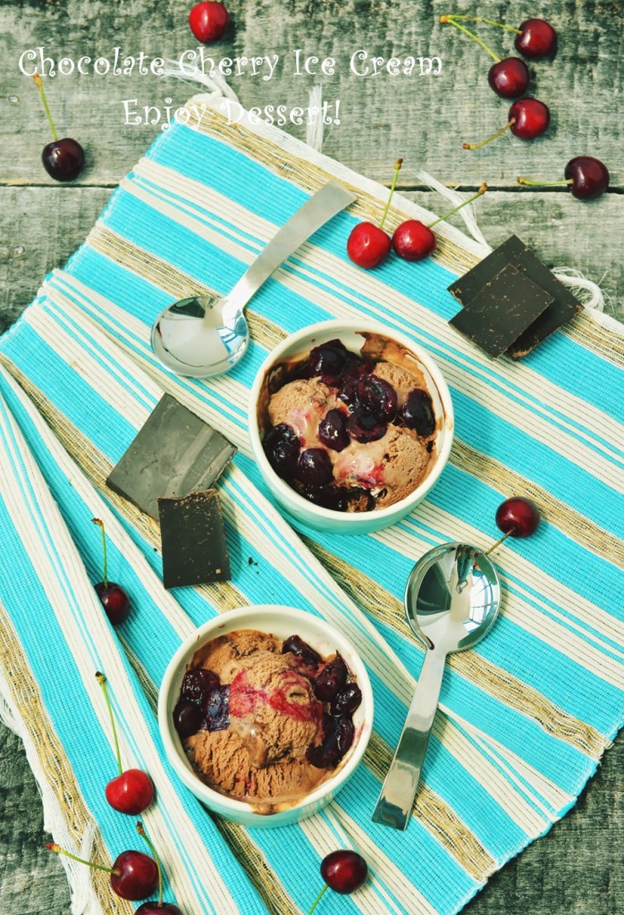 Inghetata de ciocolata cu sos de cirese