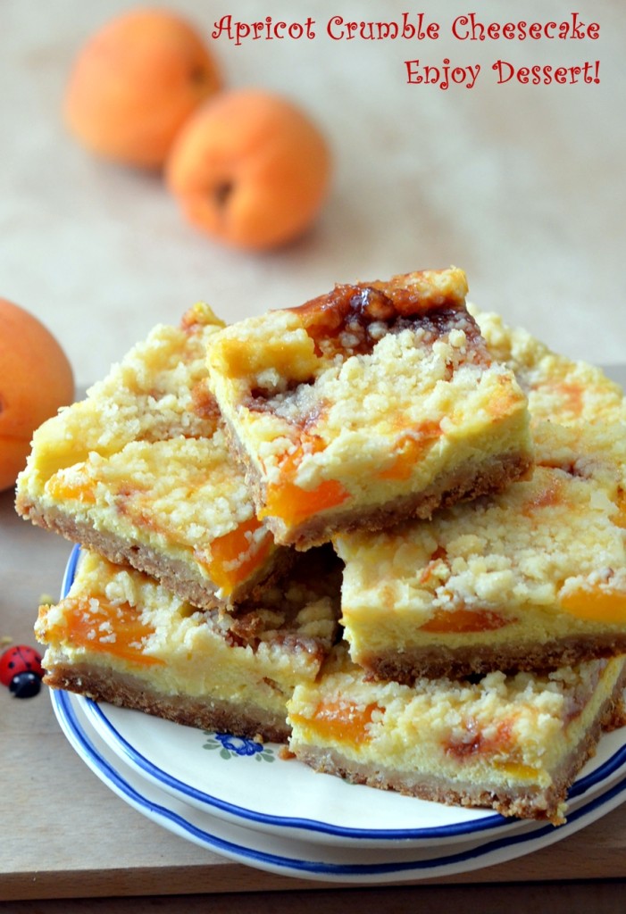 Cheesecake cu caise si crumble