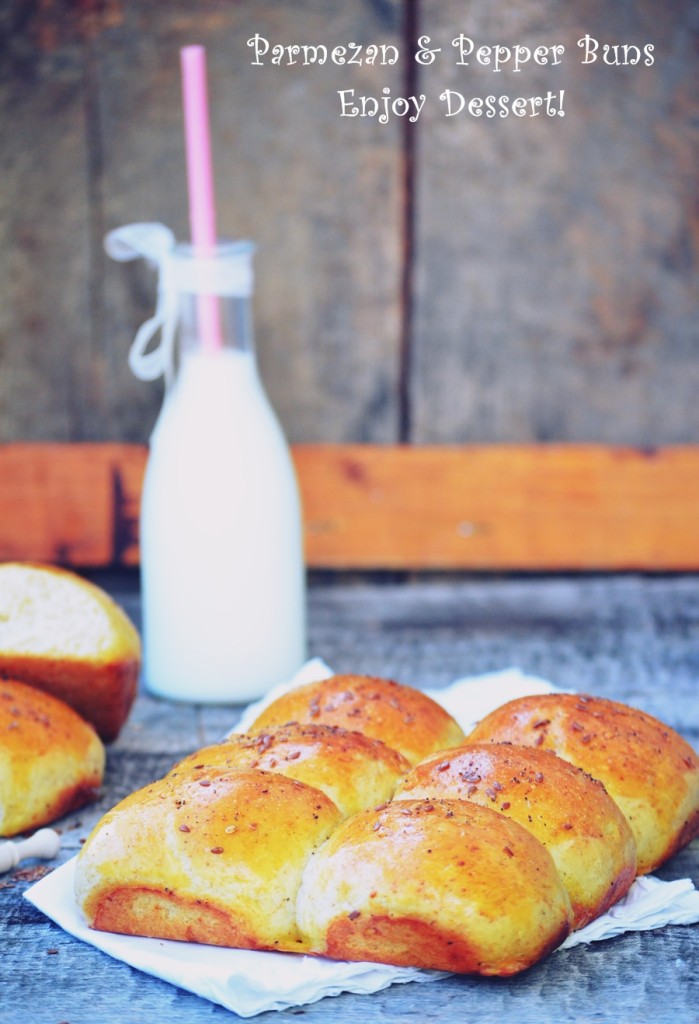 Chifle cu piper si parmezan