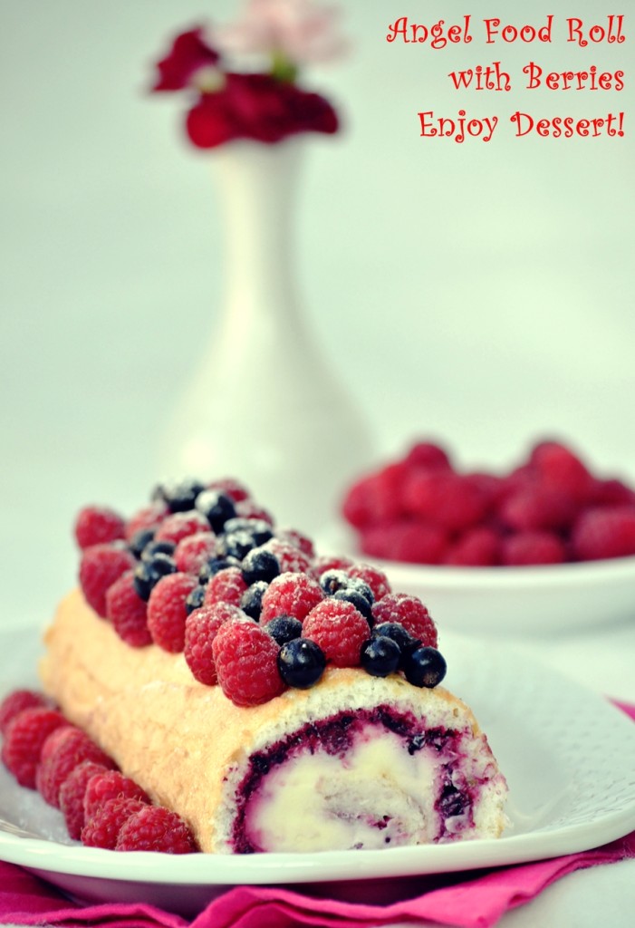 Rulada de bezea cu fructe de padure