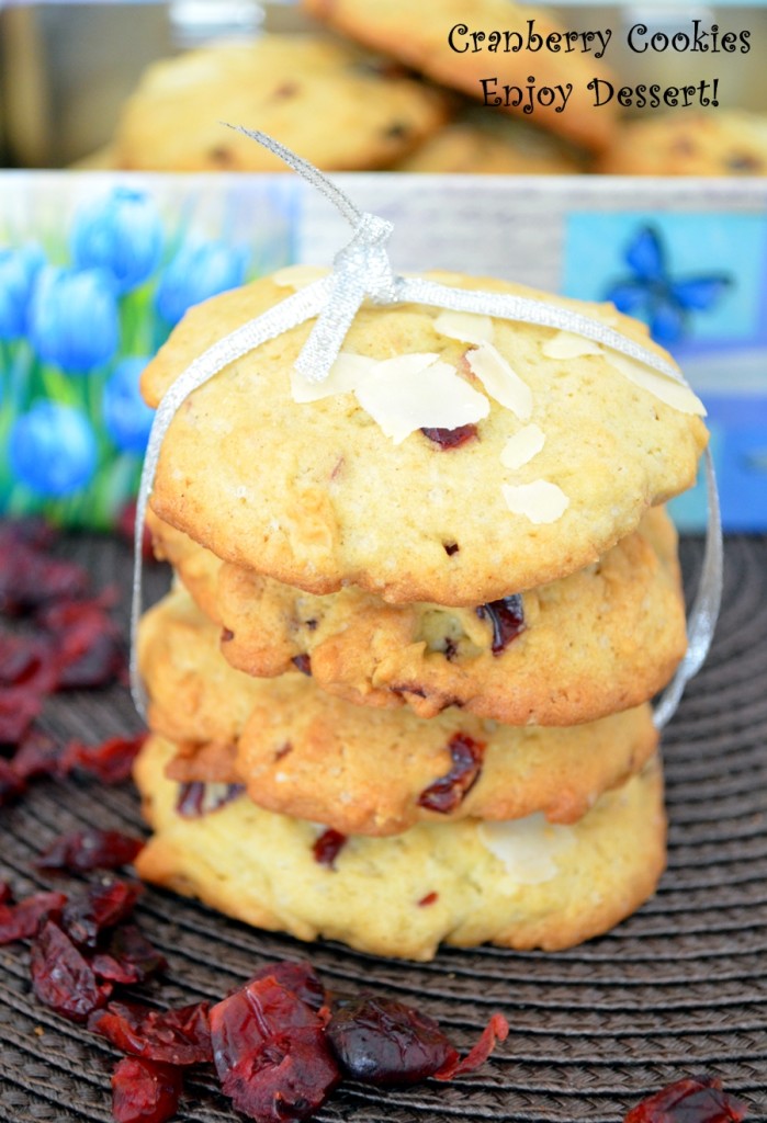 Biscuiti cu merisoare si fulgi de migdale