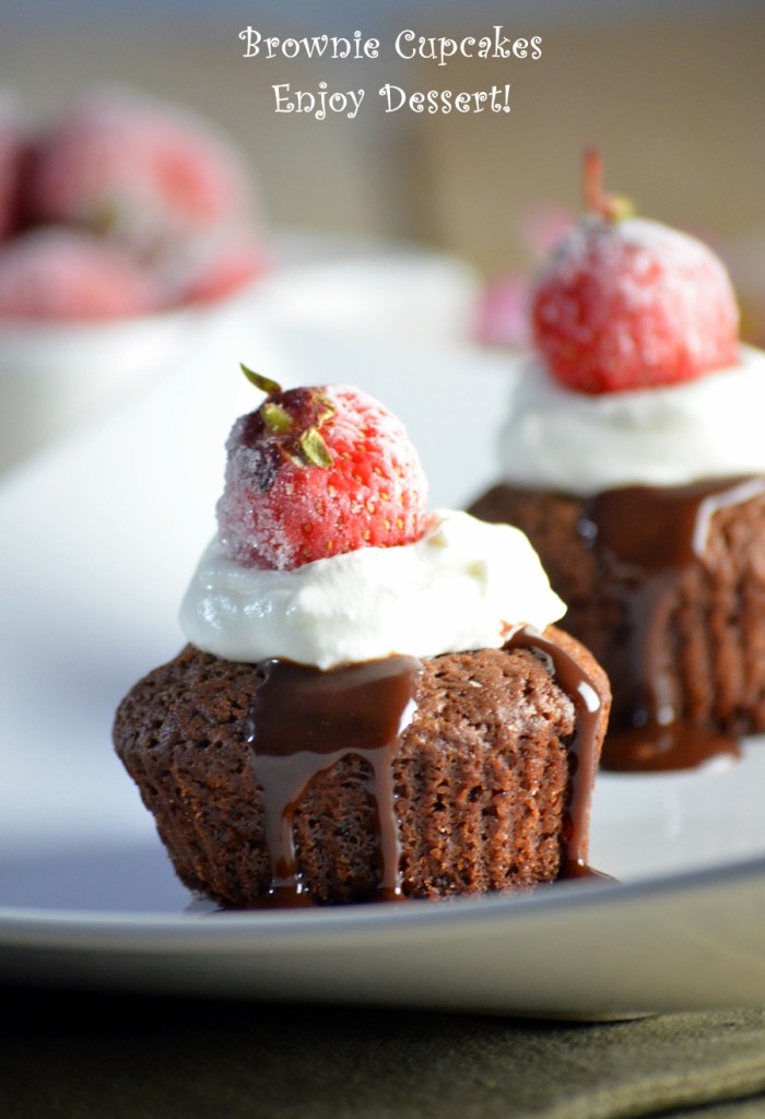 Brownie cupcakes cu menta si capsune