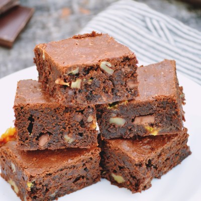 Brownies cu nuci si fulgi de ciocolata