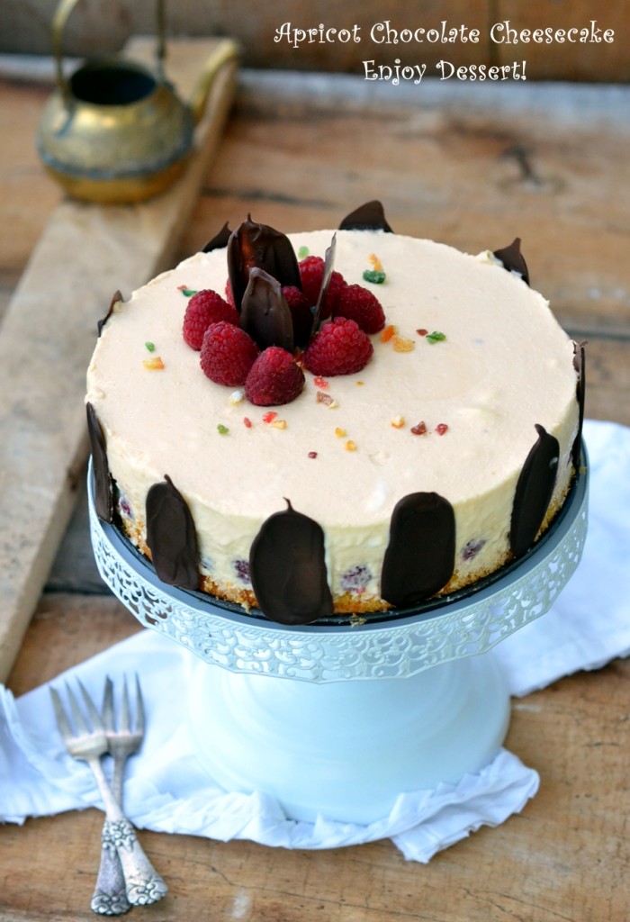 Cheesecake cu ciocolata si piersici