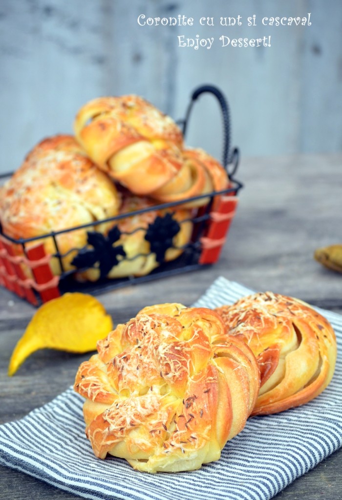 Coronite cu unt si cascaval
