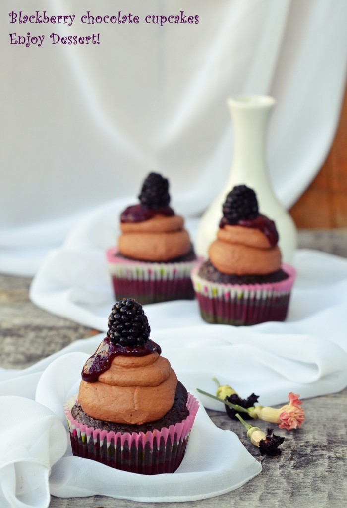 Cupcakes cu mure si ciocolata
