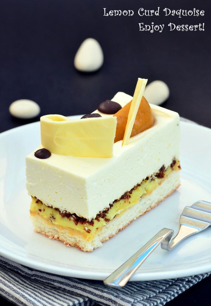 Daquoise cu lemon curd si mousse de ciocolata alba