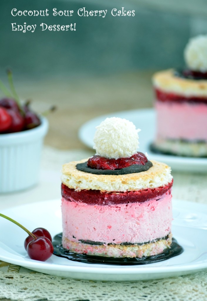 Mini tortulete cu cocos, mousse si jeleu de visine