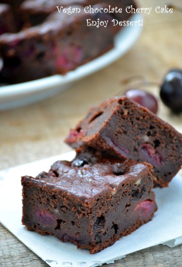 Negresa vegana cu banane si cirese – reteta de post