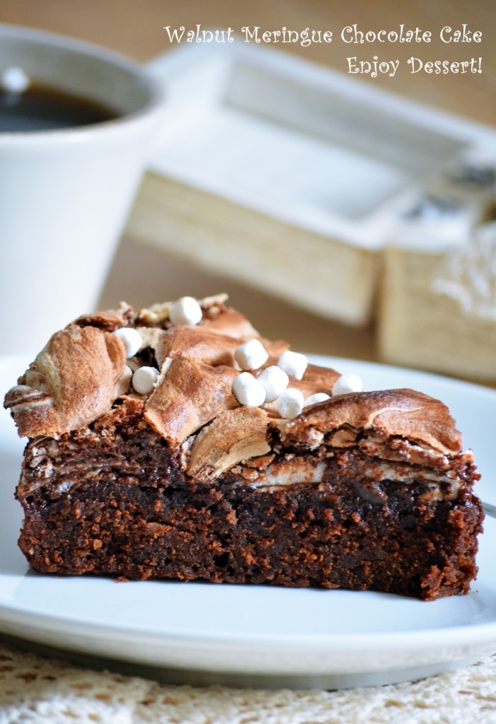 Prajitura cu ciocolata, nuci si bezea