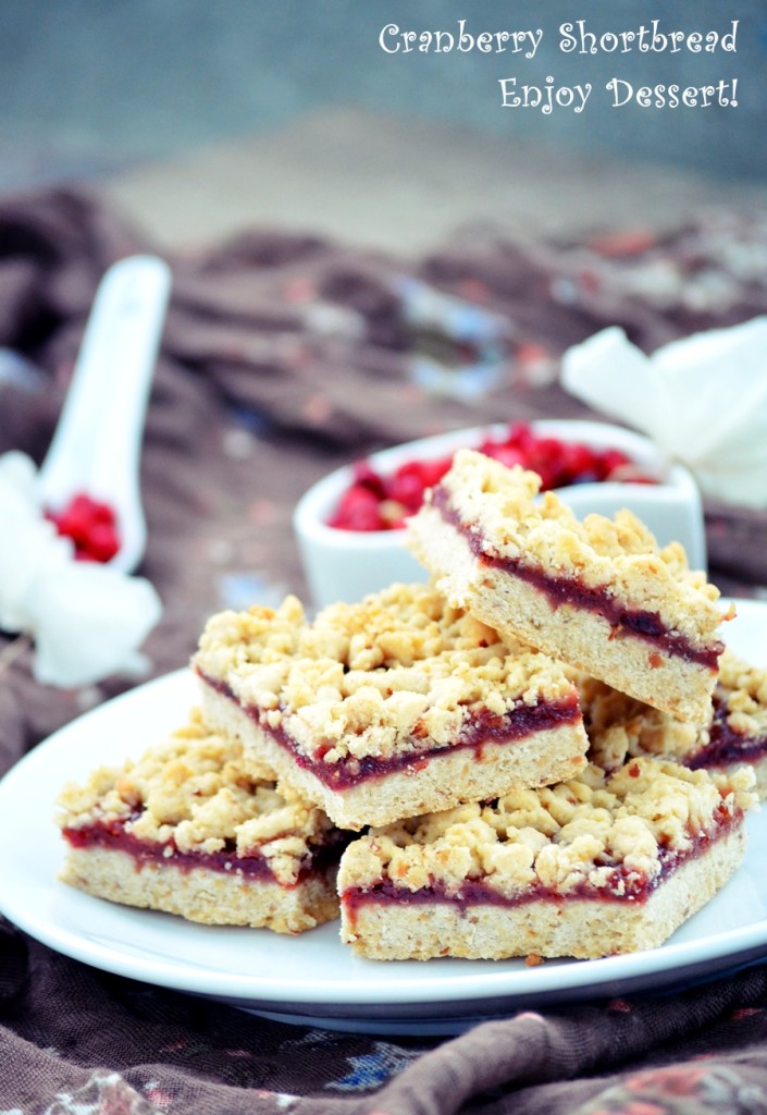 Prajitura frageda cu gem de caise si merisoare