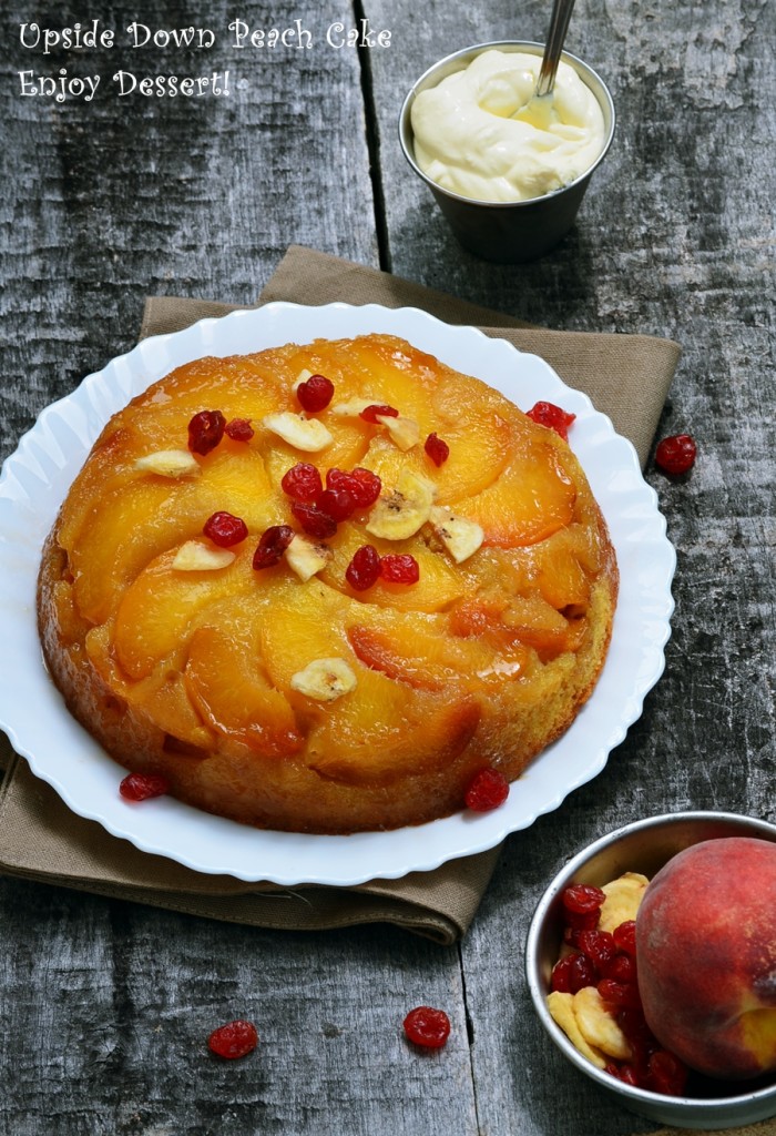 Prajitura rasturnata cu piersici