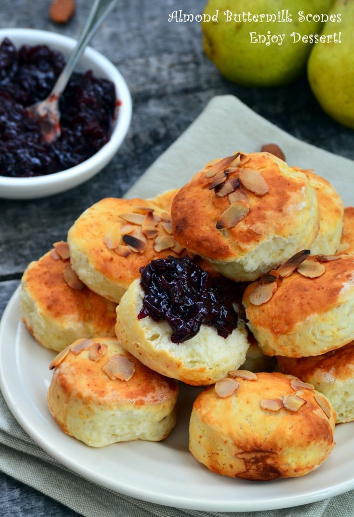 Scones cu iaurt si migdale