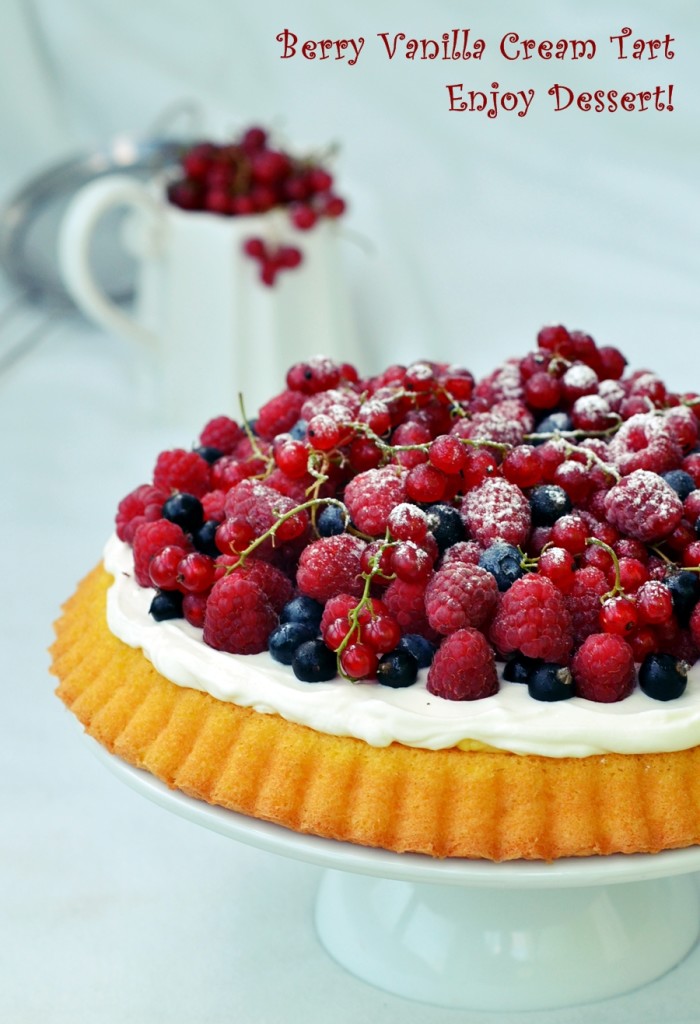 Tarta cu crema de vanilie si fructe de padure