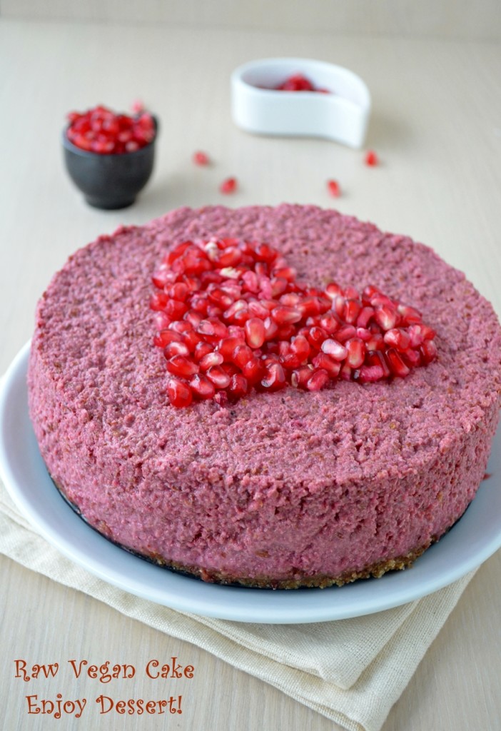 Tort cu mousse de rodie – raw/vegan