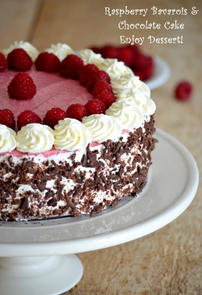 Tort de ciocolata cu bavareza de zmeura