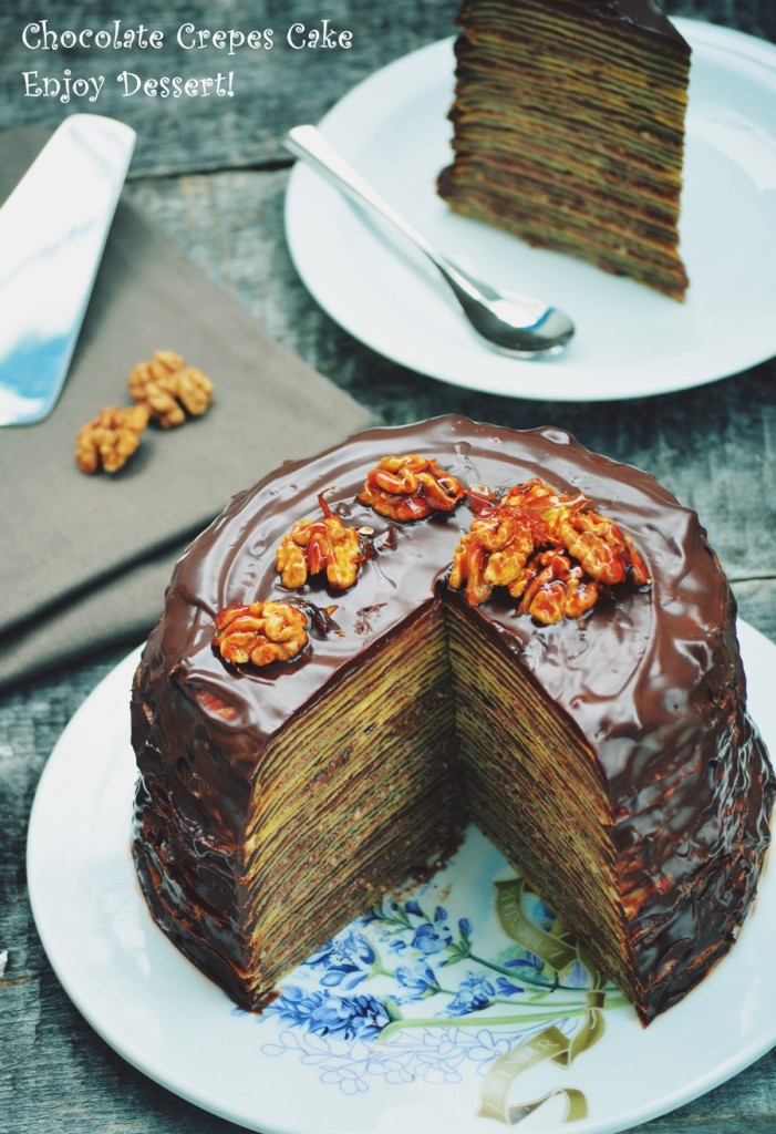 Tort de clatite cu ciocolata, nutella si nuci