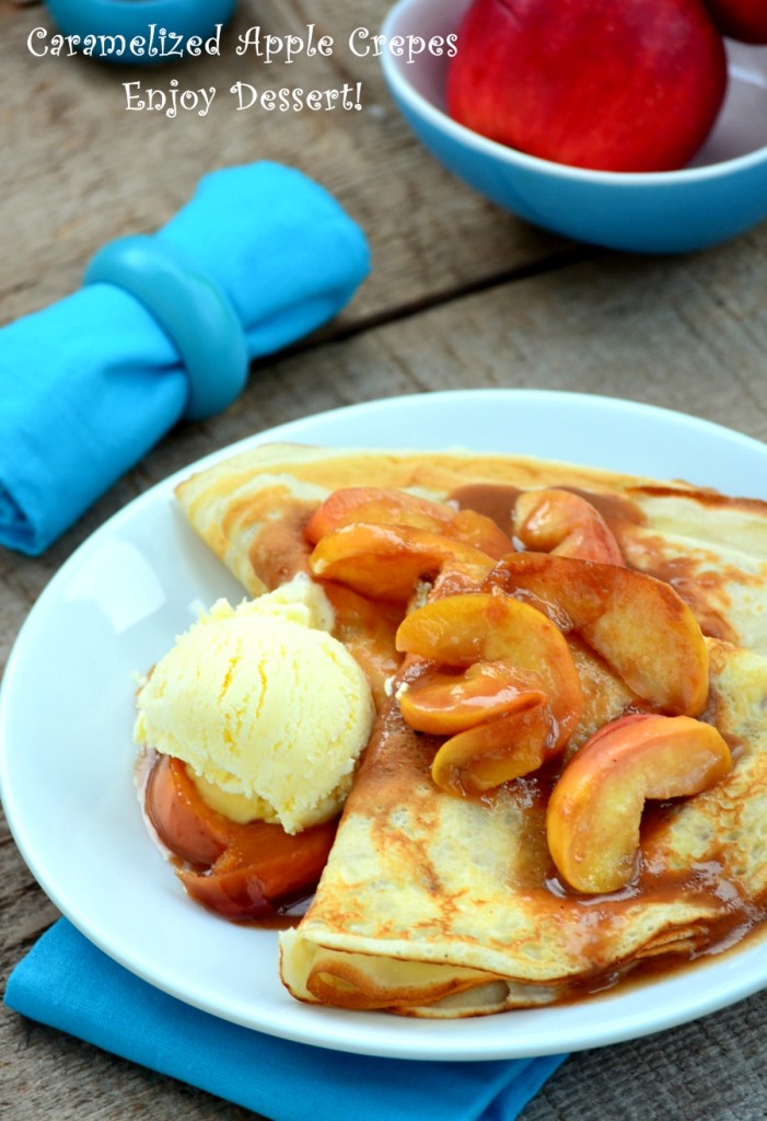 Clatite cu inghetata de vanilie si mere caramelizate