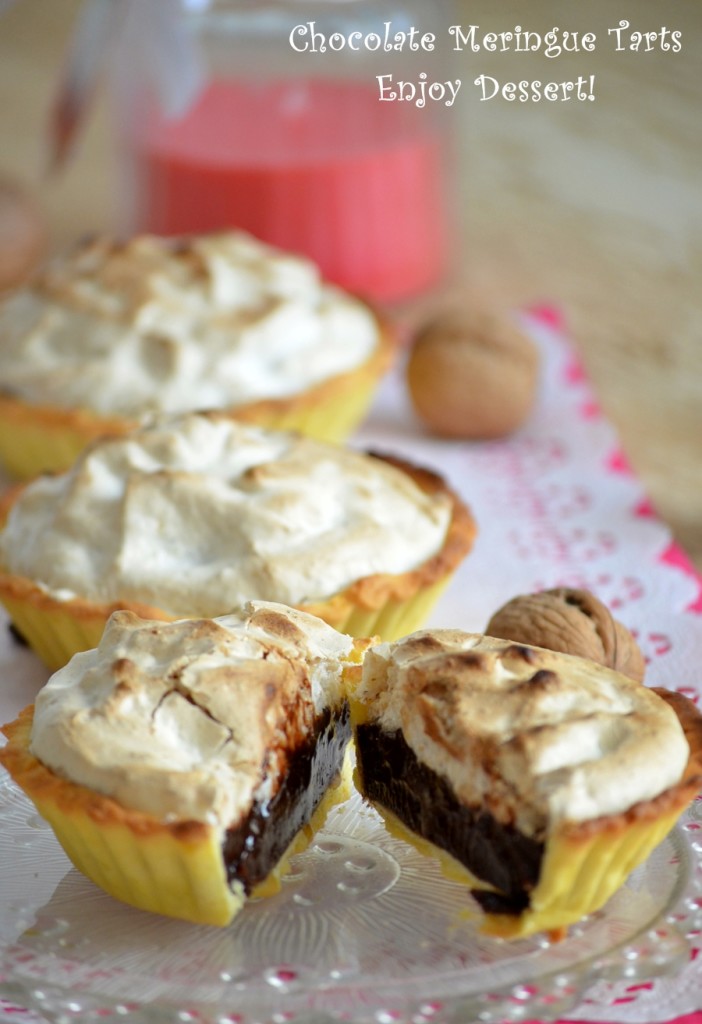 Mini tarte cu crema de ciocolata si bezea de nuci