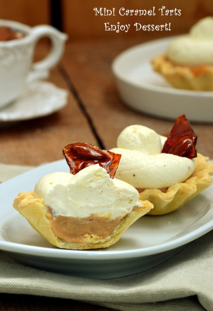 Mini tarte cu frisca si caramel