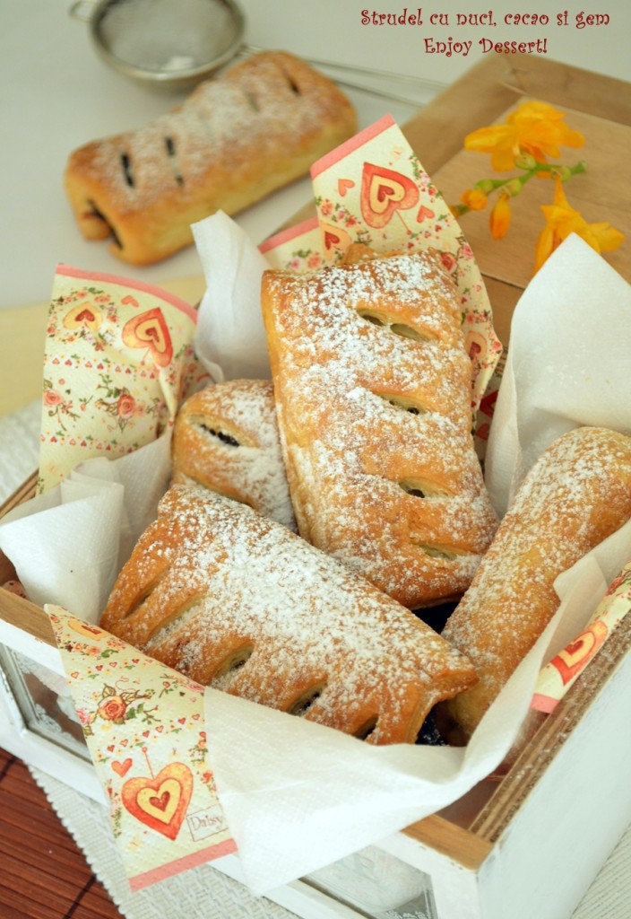 Strudel cu nuci, cacao si gem