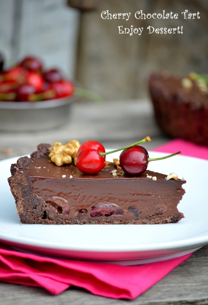 Tarta cu cirese, crema de ciocolata si amaretto