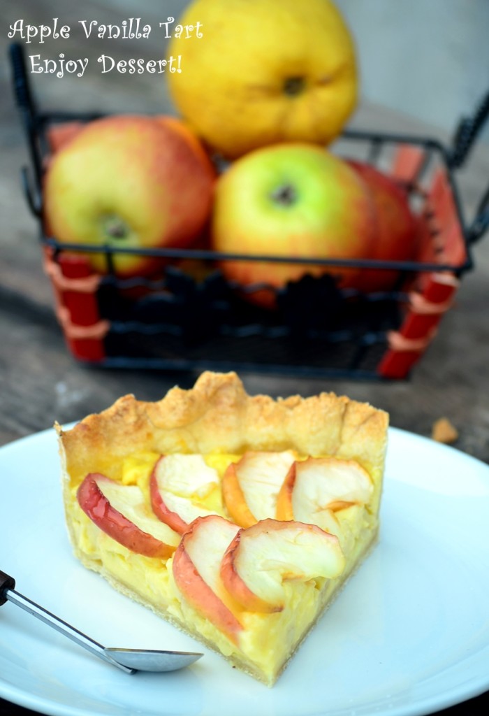 Tarta cu crema de vanilie si mere
