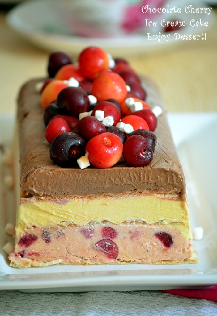 Tort de inghetata cu cirese, vanilie si ciocolata