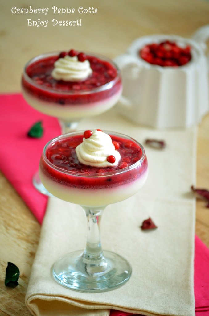 Panna cotta cu jeleu de merisoare